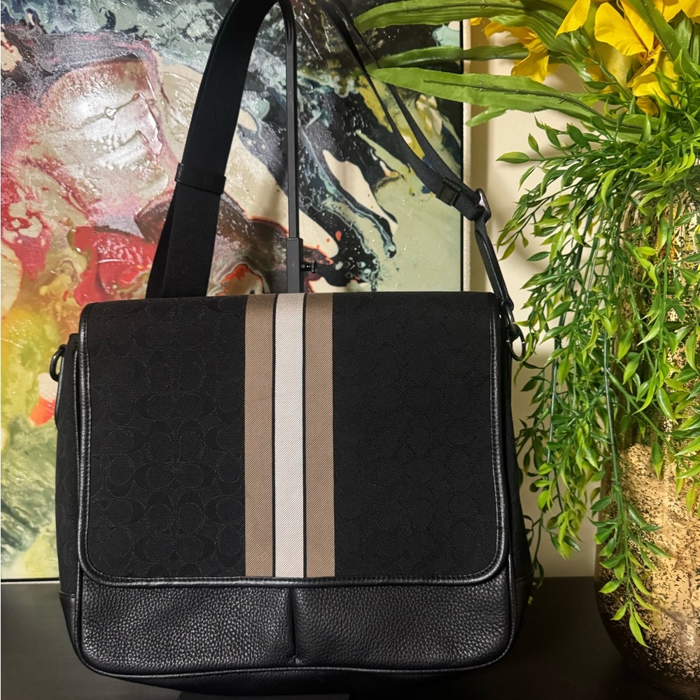 Black and Tan unisex Messenger Bag / NWOT